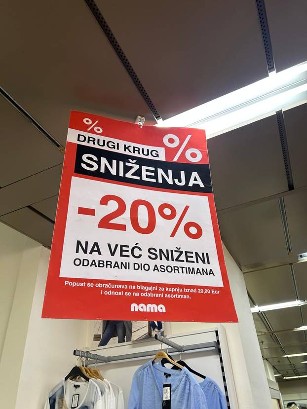 FOTO Velika rasprodaja zbog zatvaranja Name: 'Dućani su krcati, ovako nije niti za Božić'