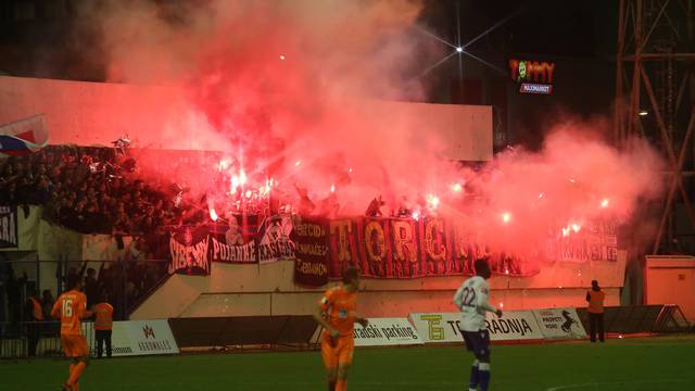 Šibenik: Torcida "zapalila" tribine tijekom utakmice Šibenika i Hajduka