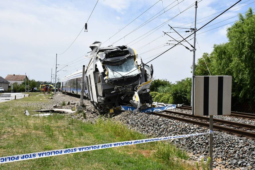 Vozač koji je poginuo u naletu vlaka kod Sl. Broda nije stao na zvučnu i svjetlosnu signalizaciju