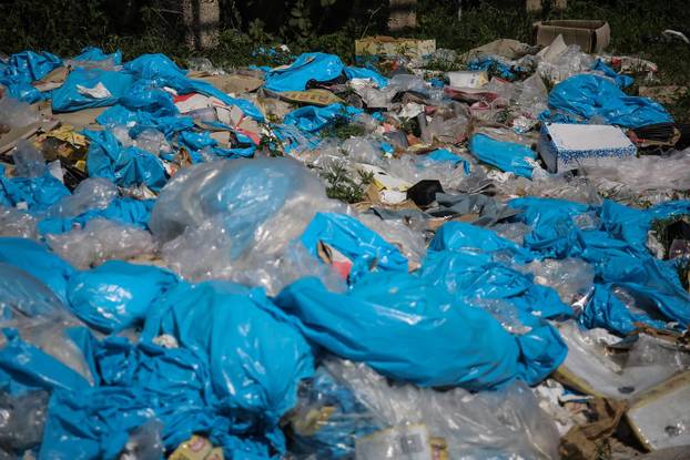 Zagreb: Mjesec dana nakon Thompsonovog koncerta Hipodrom je i dalje zatrpan smećem