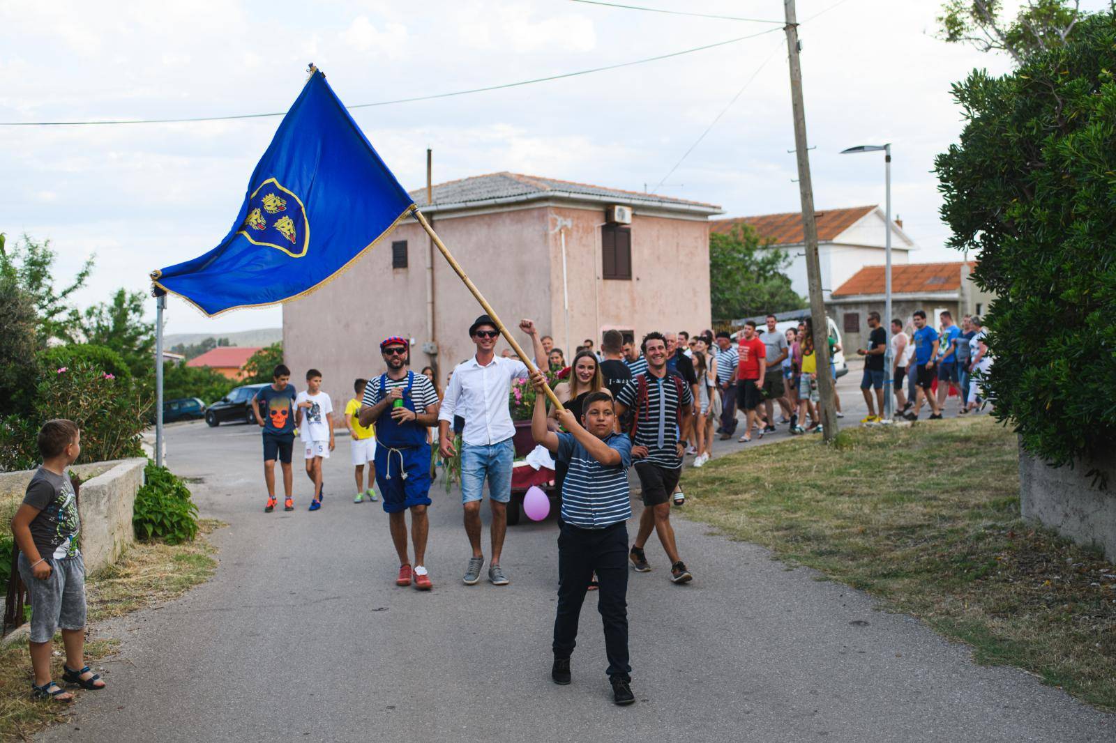 Magareći pir na Pagu: Dodirnuli se njuškama, revali, postali par