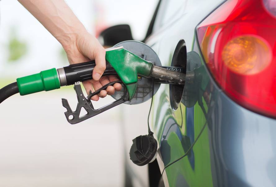 Tank benzina od utorka jeftiniji za 11,5, a dizela za 18 kuna?