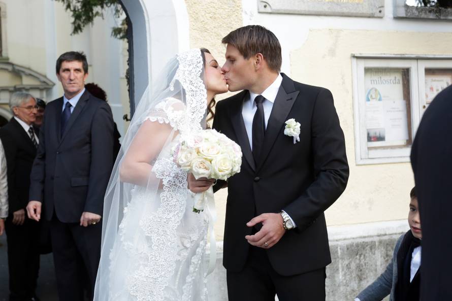 Nogometašu i bivšoj misici na vjenčanju je  pjevao Halid Bešlić