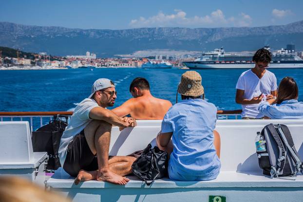 Split: Gužva na trajektu Petar Hektorović na relaciji Split - Vis
