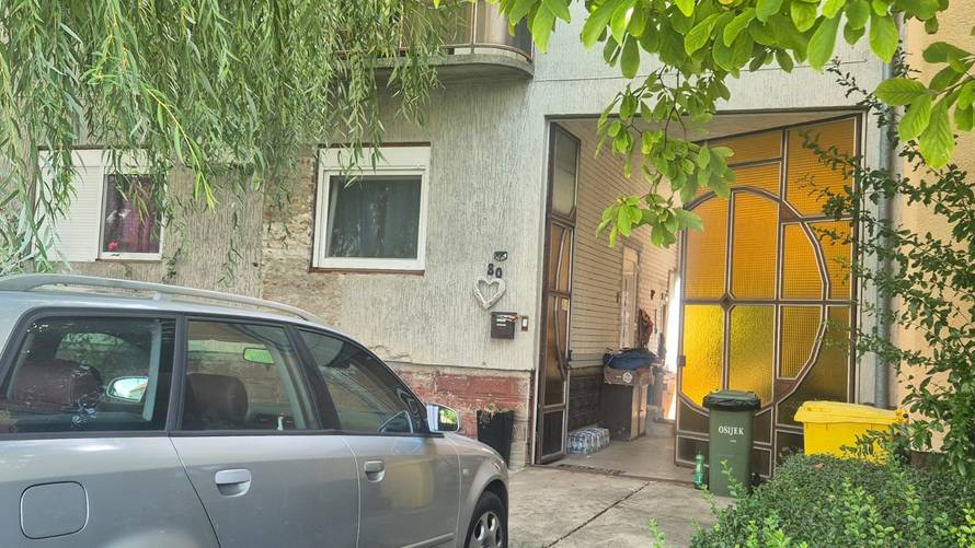 VIDEO 24sata na mjestu strave: Čovjeka doveli u lisicama, ostaci žene pronađeni su u septičkoj?!