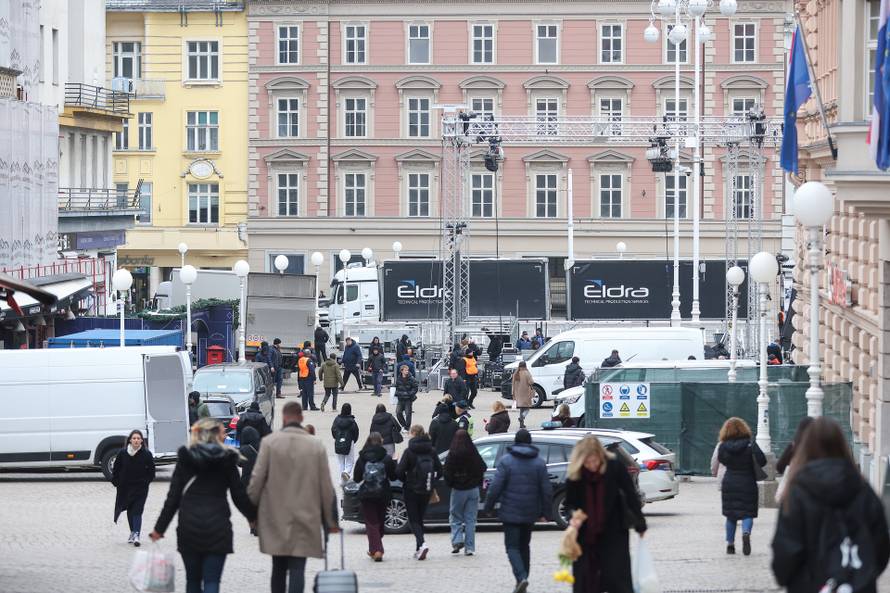 Zagreb: U tijeku je postavljanje bine na glavnom Trgu gdje će biti organiziran doček rukometaša