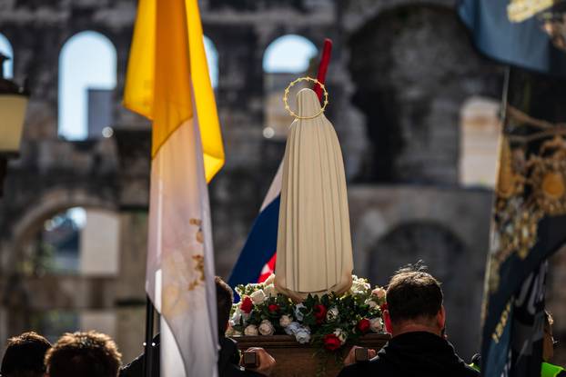 Split: Molitelji se okupili na Peristilu