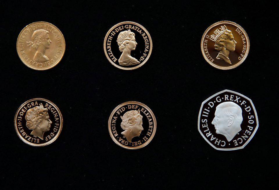 FOTO Prve kovanice s likom kralja Charlesa III. ulaze u opticaj: Evo kako izgledaju