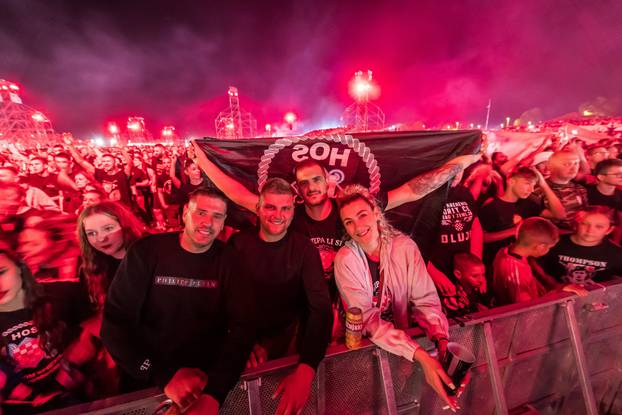 Obožavatelji na velikom koncertu Marka Perkovića Thompsona u Sinju