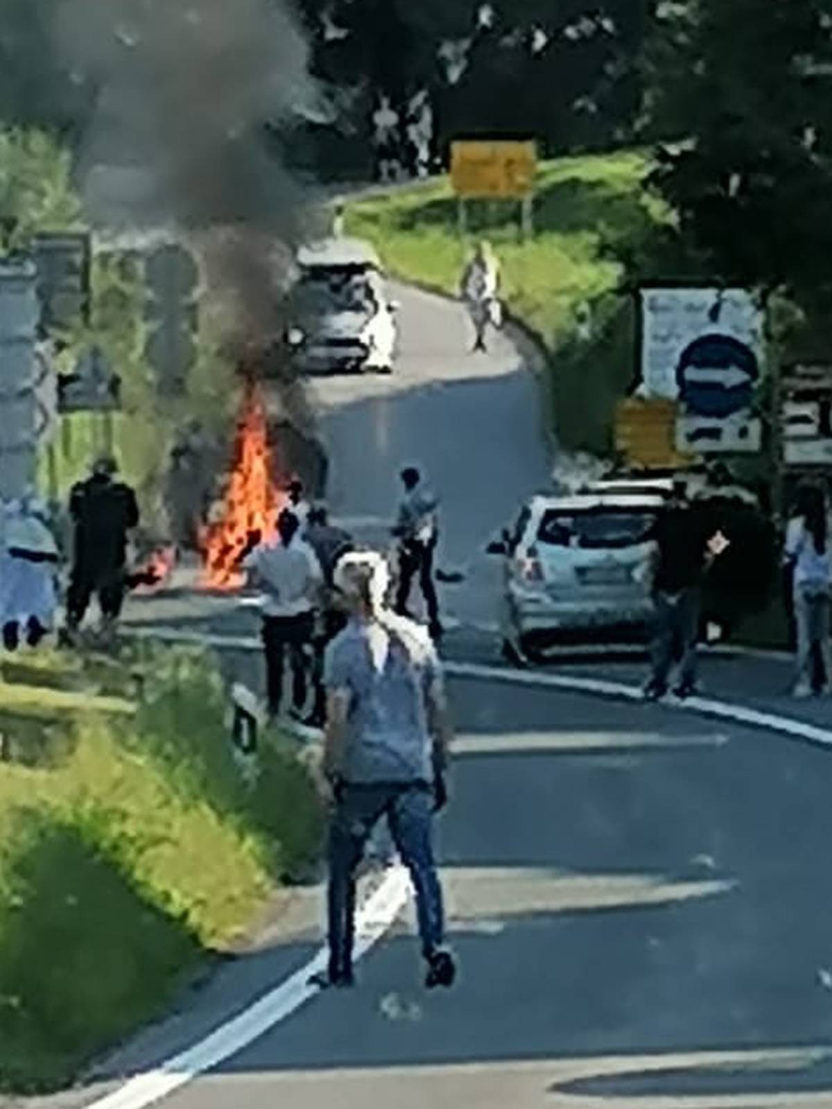Užas kod Rakovice: Motocikl se zapalio, vozač poginuo u sudaru