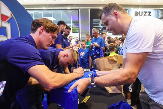 Zagreb: Otvorenje novog Dinamovog fan shopa