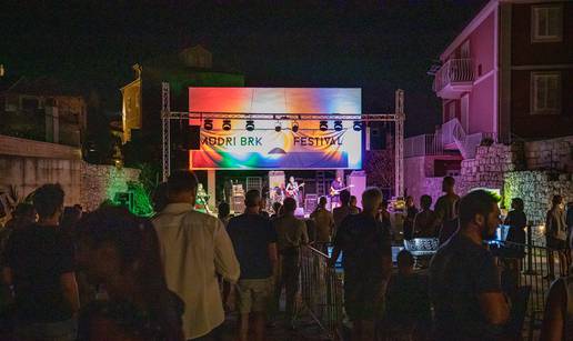 10 razloga zbog kojih bi trebali posjetiti Mudri Brk Festival koji počinje za šest dana na Jelsi...