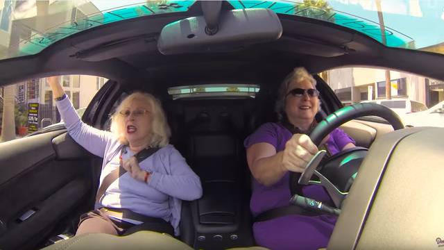 Lamborghini kraljice: Dvije bakice provozale su jurilicu