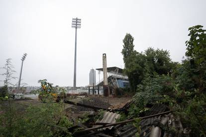 FOTO Pogledajte kako polako nestaje naš kultni stadion. Bageri i rušenje prije obnove...