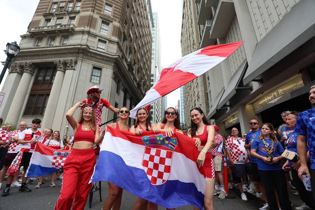 SP 2026 Philadelphia: Navijači se okupljaju prije razvijanja hrvatske zastave uoči utakmice s Ganom