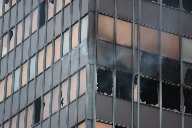 Zagreb: Dim i dalje izlazi iz Vjesnikovog nebodera