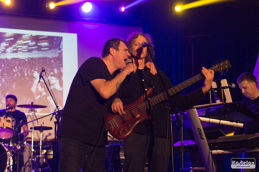 Vitasović je studenticu pozvao na stage pa su skupa zapjevali