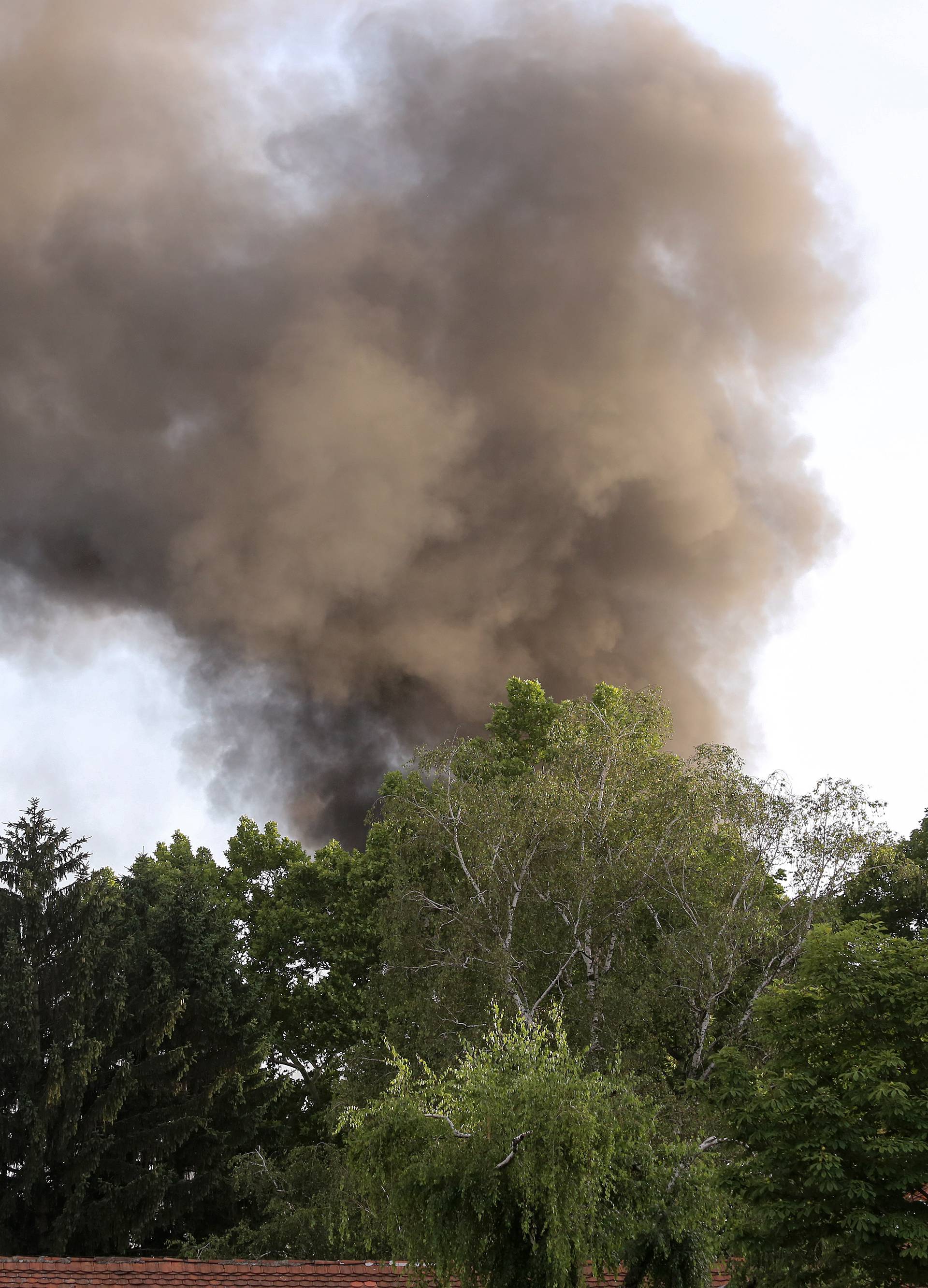 Požar u 'Staroj Zagrepčanki': Nad gradom se nadvio crni dim