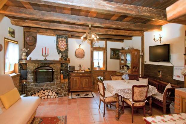 Drvena kuća u Gorskom kotaru izgleda kao iz bajke, ali vrijedi li više od pola milijuna eura?