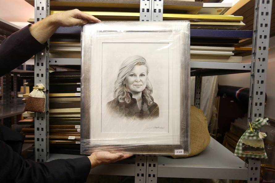 Kolindine zlatne krune: Dobila je i Putinove raskošne rupce...