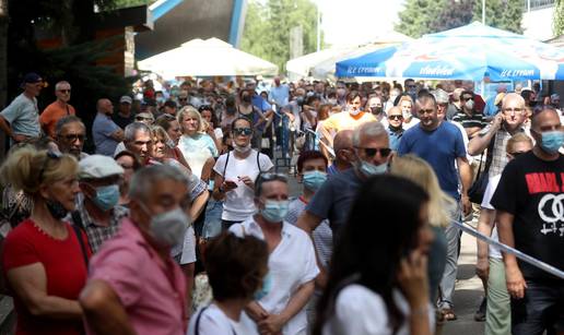 Šutjeli ste i besramno se cijepili preko veze, a sad biste pozivali na masovno cijepljenje. Neće ići