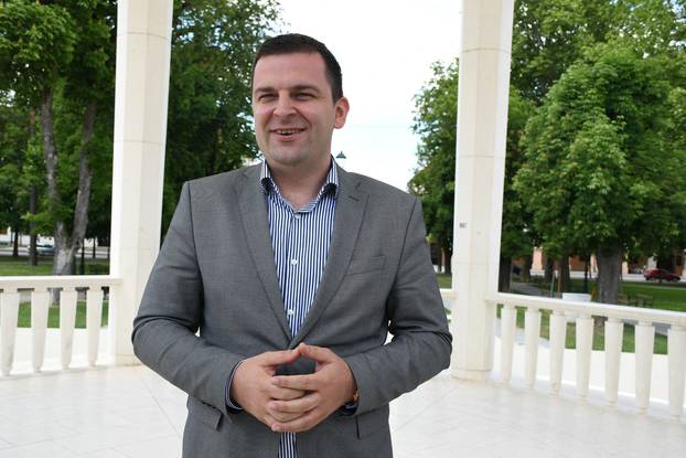 Bjelovarski gradonačelnik Dario Hrebak održao konferenciju kako bi odgovorio na prozivku SDP-a