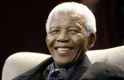 Nelson Mandela se oporavio od infekcije pluća i operacije