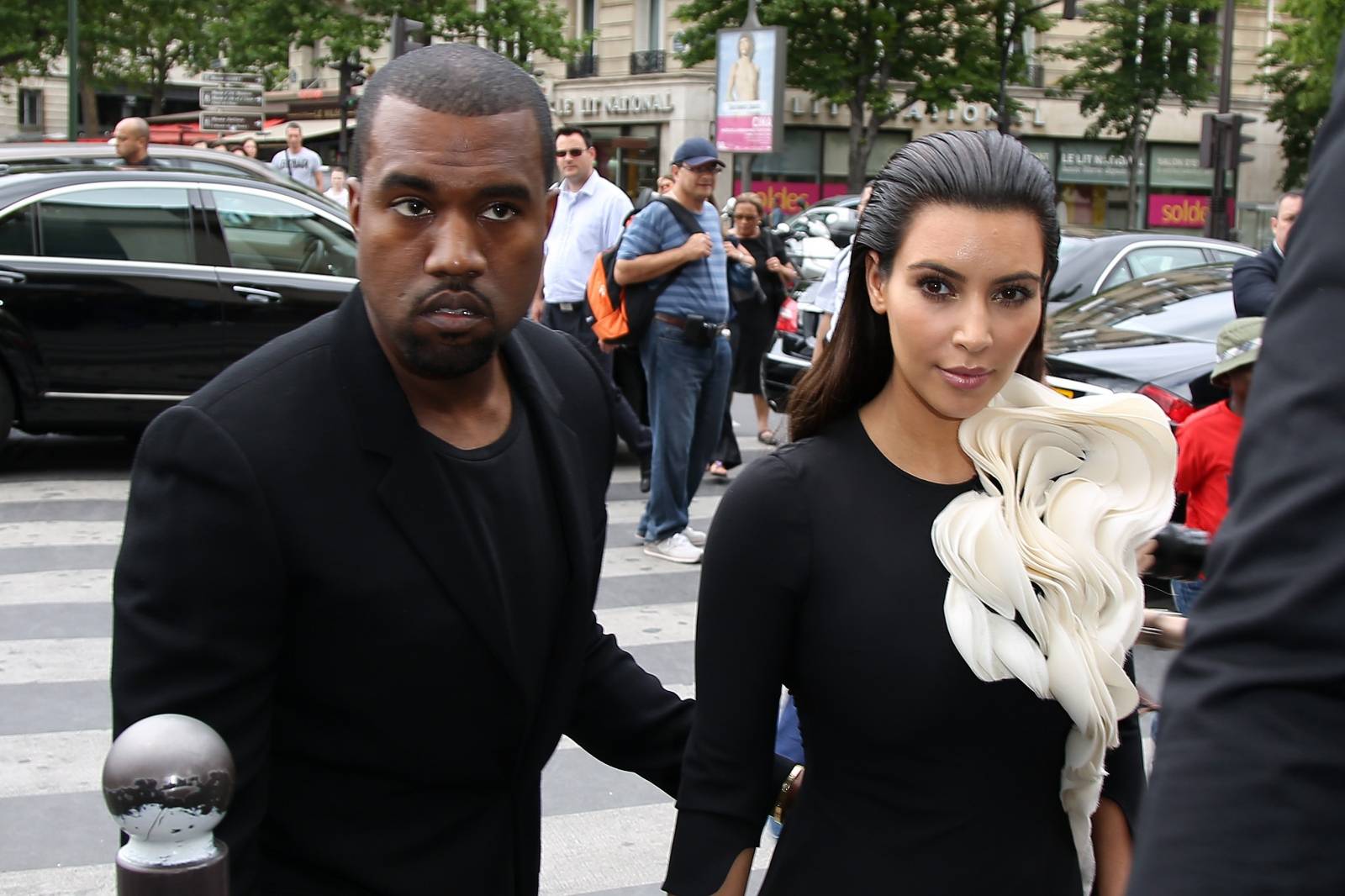 KIM KARDASHIAN ET KANYE WEST AU DEFILE STEPHANE ROLLAND A PARIS