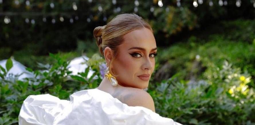 Adele zaintrigirala obožavatelje novom objavom: 'Toliko toga dolazi u 2022., uzbuđena sam!'