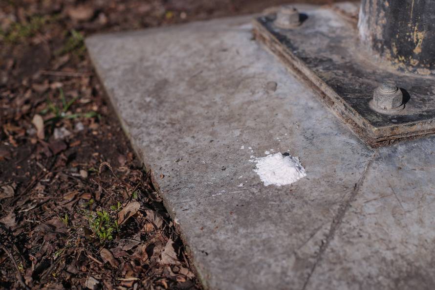 Netko u Zagrebu truje pse?! Na ulici našli čudni bijeli prah