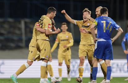 Hajduk razbio Lokomotivu u drugom dijelu: Velika greška Čavline, Ćubelić do prvijenca