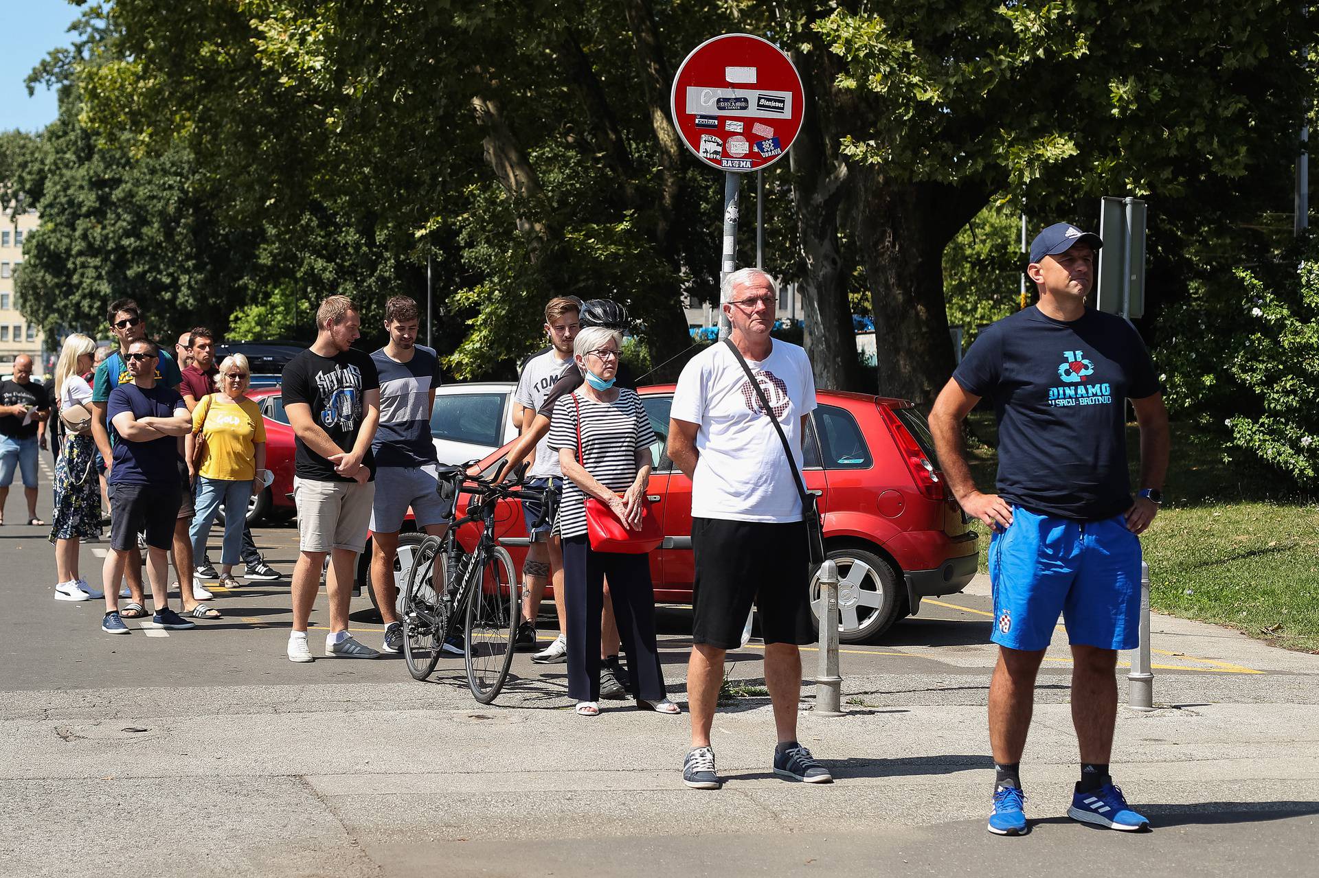 Zagreb: Gužva ispred blagajni za prodaju karata za utakmicu Dinamo - Legia