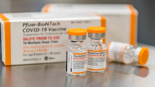 FILE PHOTO: FILE PHOTO: Pfizer/BioNTech COVID-19 vaccine shows 90.7% efficacy in trial in children