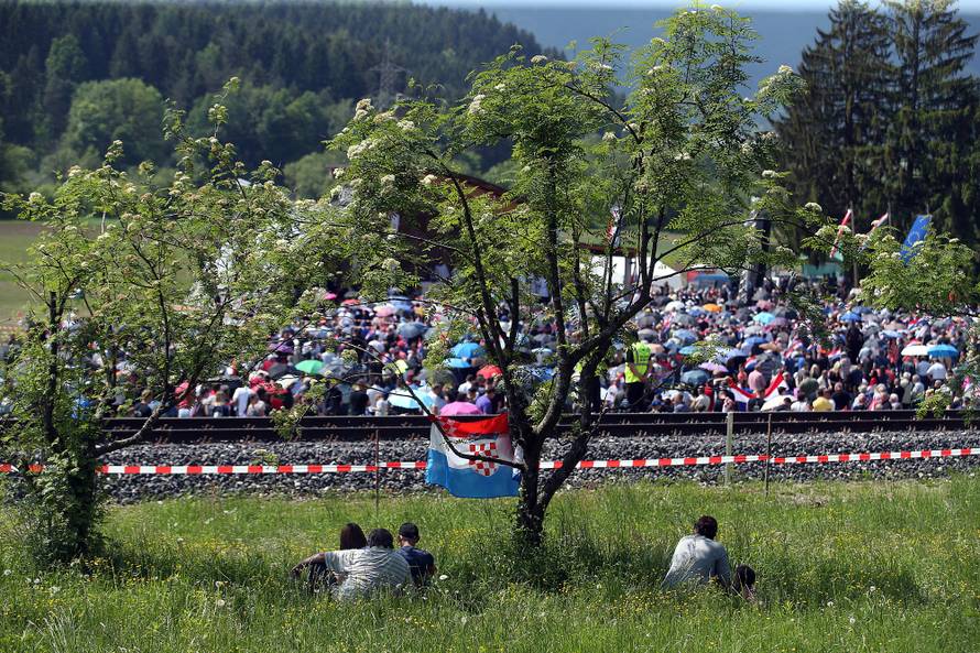 Jandrokovića izviždali: Ovdje smo da odamo počast žrtvama