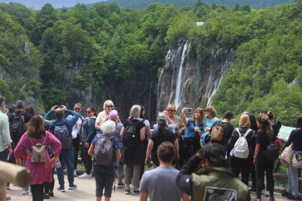 Turisti na Plitvicama