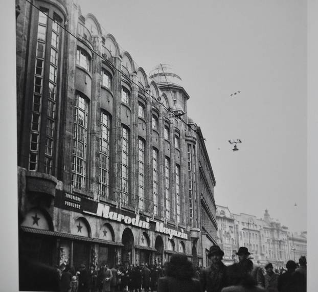 Zagreb: Presnimka fotografija iz monografije o Nami