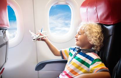 Svaki šesti zdravstveni slučaj u avionu odnosi se na malu djecu