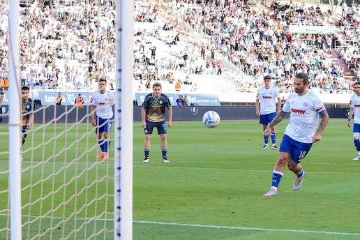 UŽIVO Hajduk - Rijeka 1-0: Novi penal za Hajduk! Livaja izvrtio Menala, uključila se i VAR soba