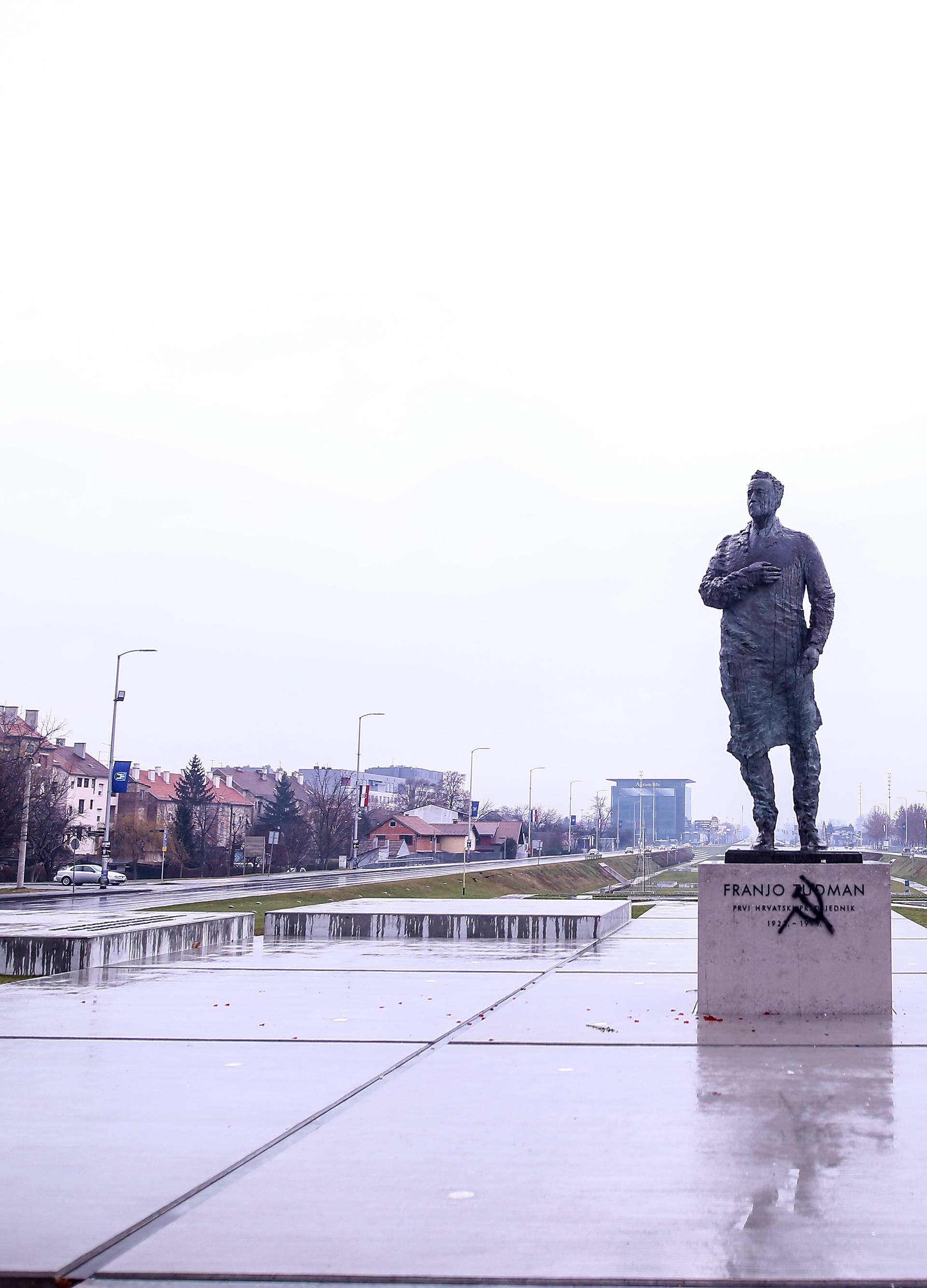 Unakazili spomenik Tuđmanu: Sada ga čuvaju policajci