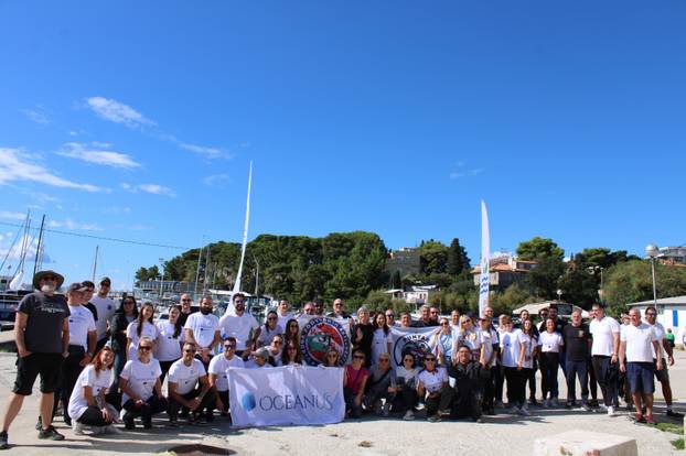 FOTO Pogledajte što su ronioci izvukli iz mora na eko akciji u Splitu: Sve je puno smeća...