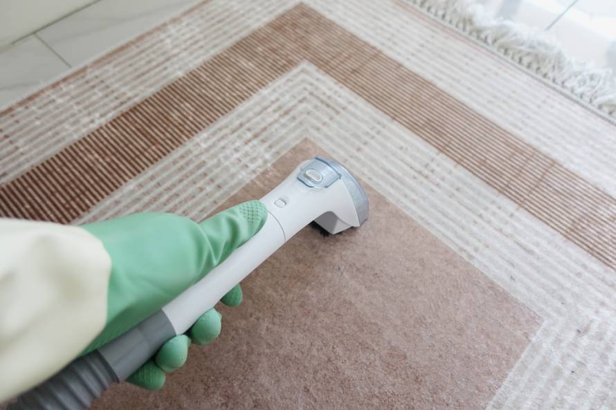 Cleaning,Carpet,With,Vacuum,In,A,Living,Room