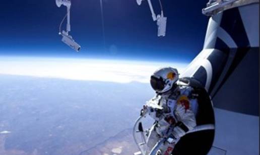 Priprema za skok iz svemira: Baumgartner skače s 27,4 km