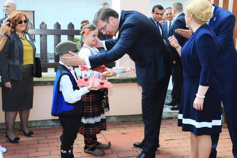 Predsjednica Grabar-Kitarović i premijer Srbije Vučić u Dalju