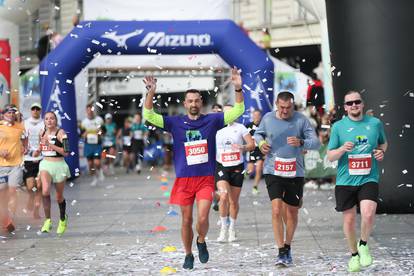 FOTO Završio je Zagrebački maraton. Neki se okupali u Manduševcu, bilo je i suza...