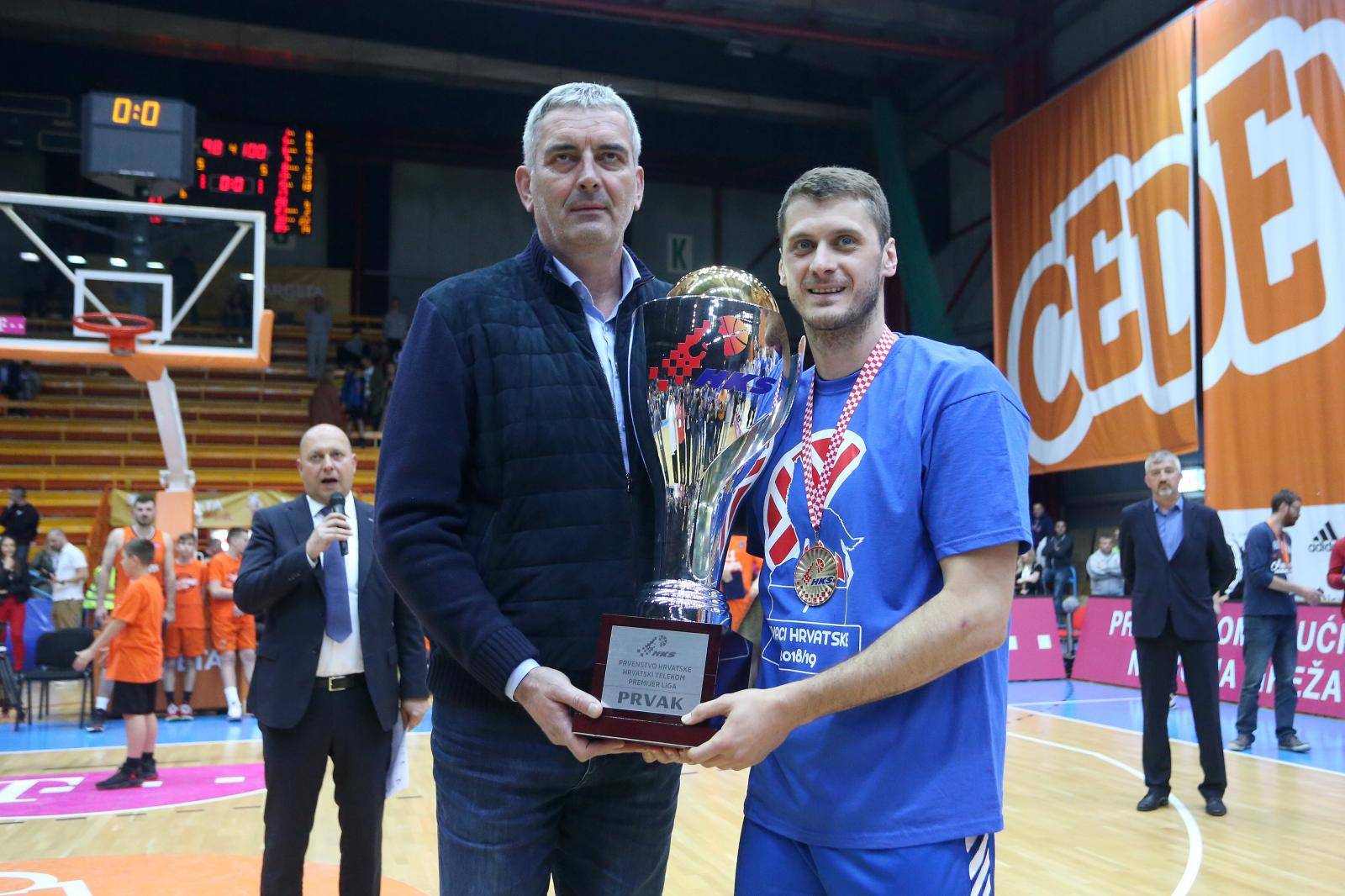 Zagreb: Nakon napetog kraja Cibona ipak postala Prvak Hrvatske