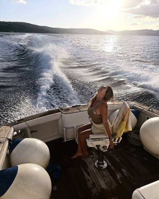 FOTO Fatalna Nandi borila se za 'Savršenog': Pokazala kako sad izgleda u badiću, uživa na moru