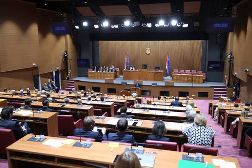 VIDEO Plenković oporbi: Gdje nas svrstavate? U zapećak neki, s Orbanom? Orban je diler