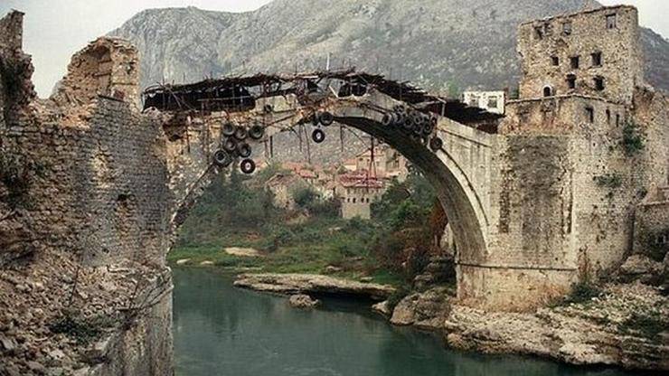VIDEO  Objavljena nova snimka rušenja simbola Mostara, čuvali su je Praljak i njegovi ljudi...
