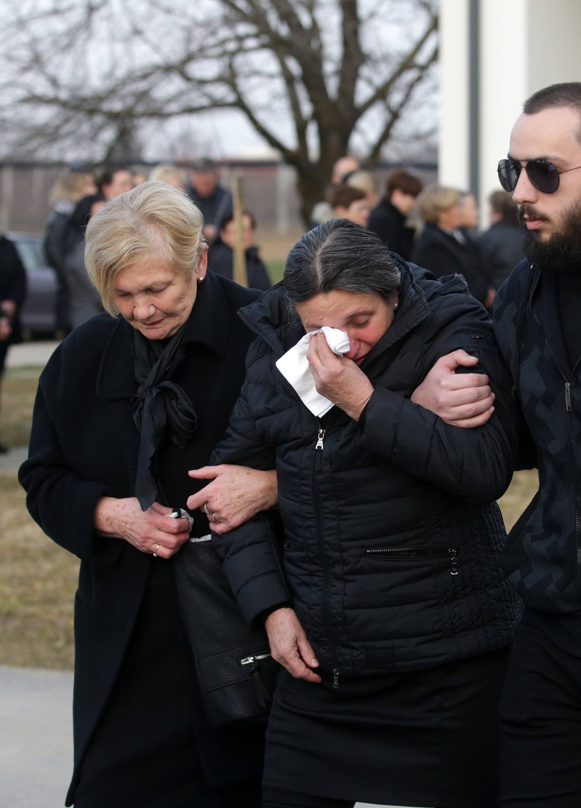 Jasminina majka neutješno je plakala: Nije mogla ni stajati...