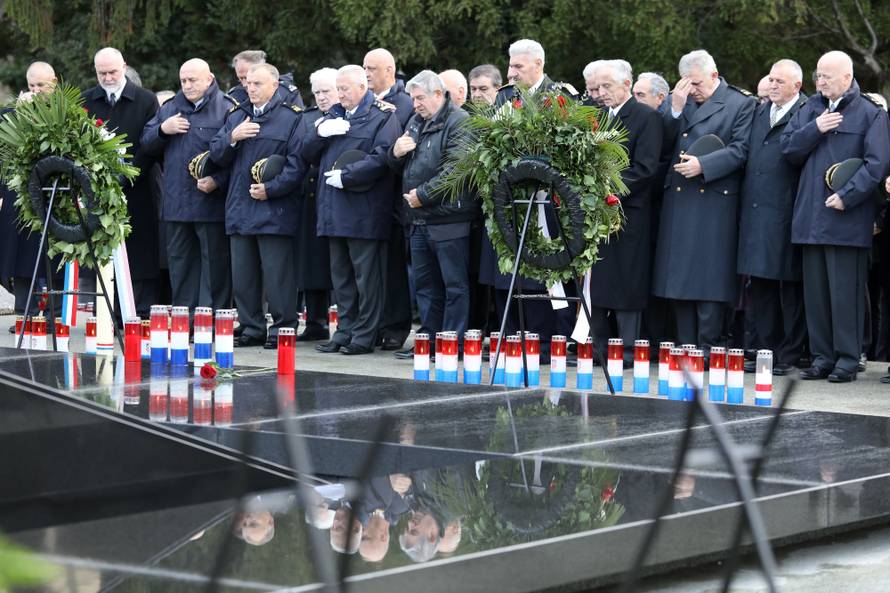 Zagreb: HDZ ploÅ¾io vijenac na grob predsjednika TuÄmana